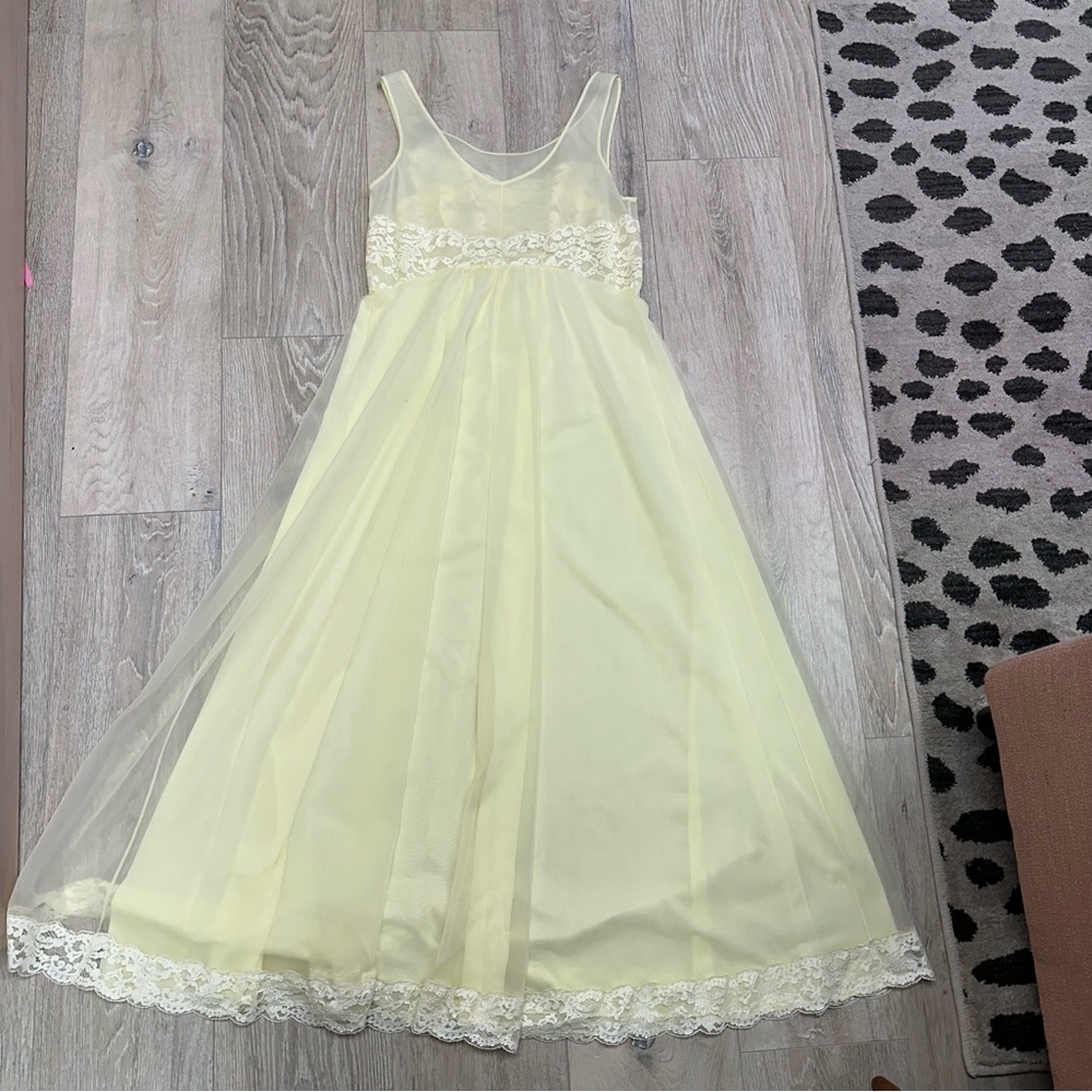 Vintage Shadowline yellow negligee lace nightgown - Picture 12 of 12